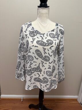 Women's White & Black Paisley Blouse